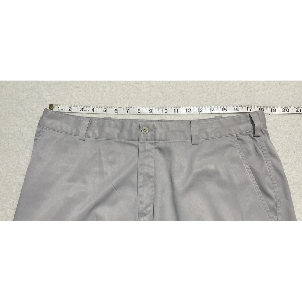Nike Shorts Mens Size 35 x 11 Golf Tan Beige Stretch Flat Front Logo